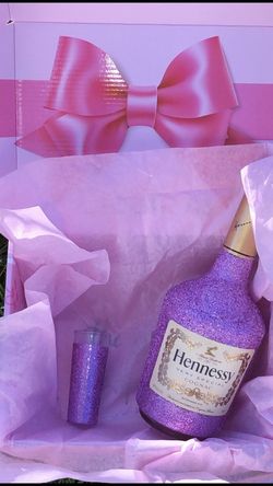 Custom Bottles !!! perfect Gift 🎁 For Valentines Day 💝 Or Your Girls Bday !🎉✨