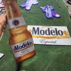 Modelo 2ft Wooden Cutout