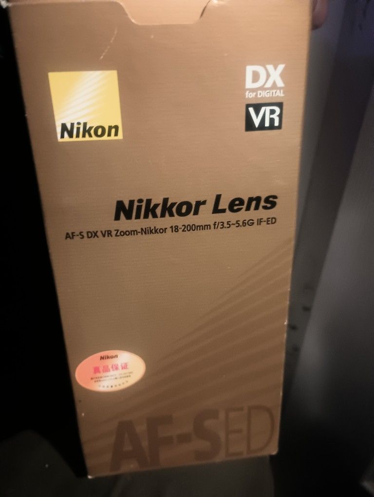 Nikon Camera D700DSLR,  3 Lens