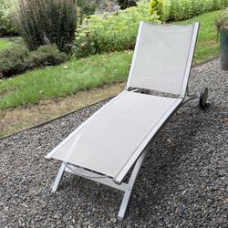 White Tencel lounge chair 