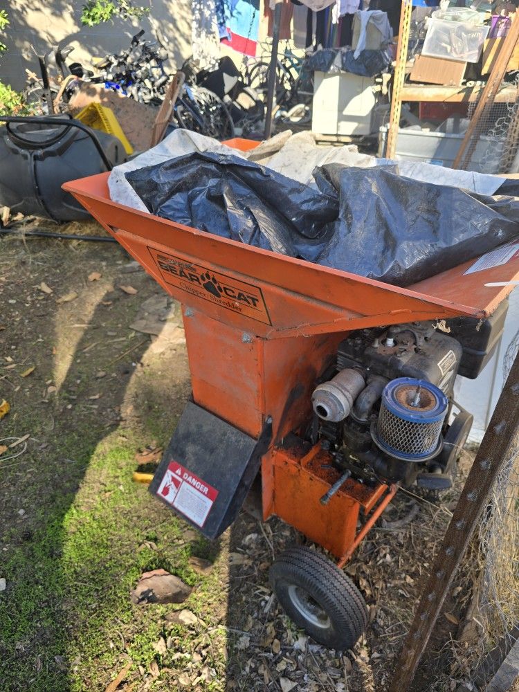 Crary bearcat chipper / shredder￼
5.5hp New carburetor, Engine Needs Some Work