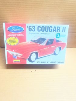 1/25 model cars sealed in plastic