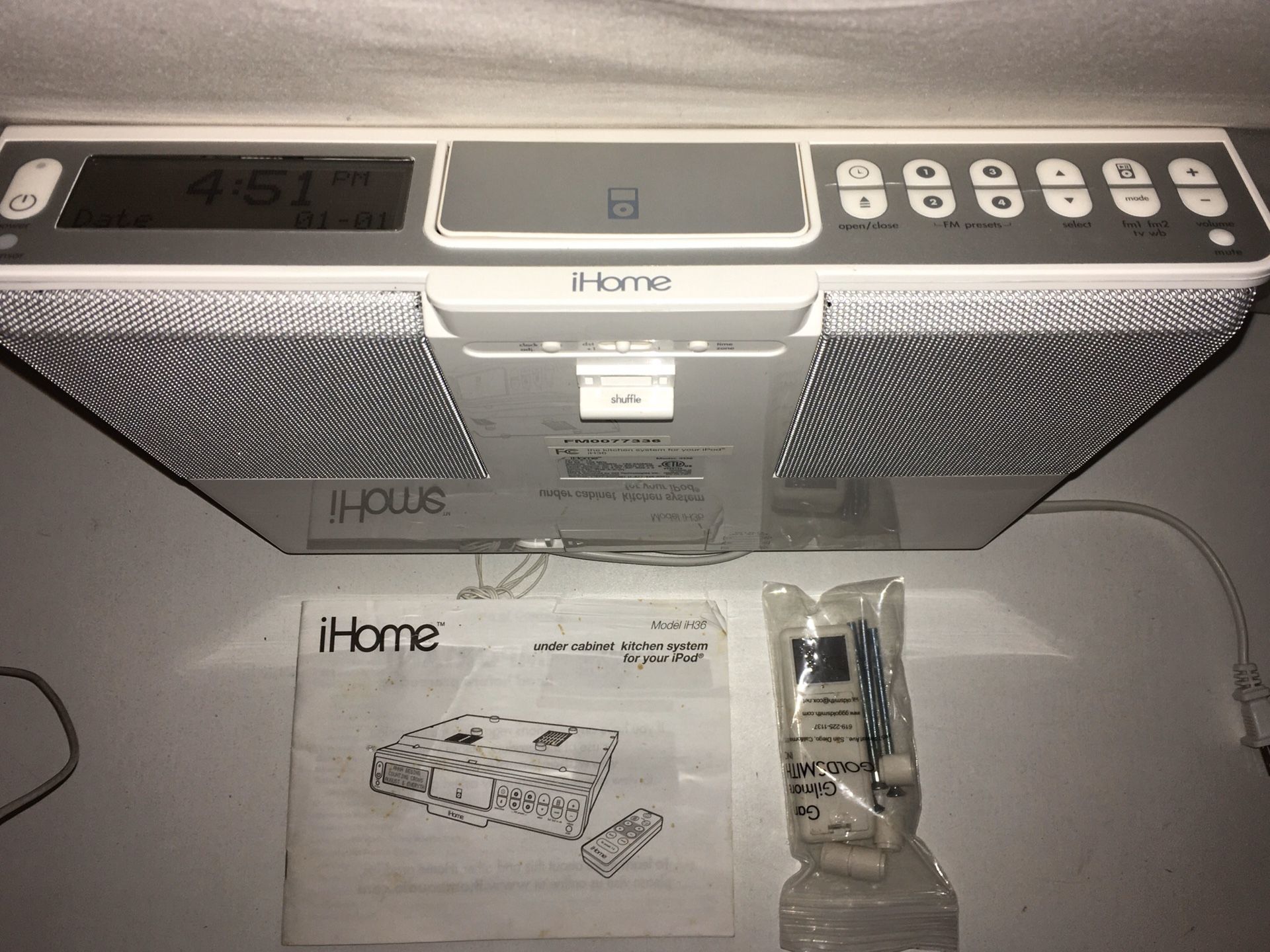 BRAND NEW iHome iH36 Under Cabinet is with REMOTE for Ipods and Ipod Shuffle 13” W x 11” D x 4” H