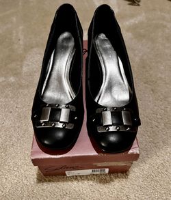 Super Cute. Women’s Size 8. Good Condition Dress Shoes. 