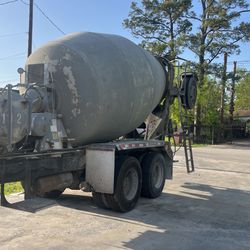 Cement mixer truck 2004 