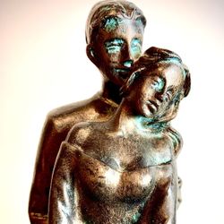 Beautiful decorative art, composite wood like sculpture Couple H12.5xW5.5xD3.5 inch Lbs 1.4 Wood like composite sculpture Couple in excellent conditio