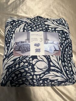 Full or queen bed set
