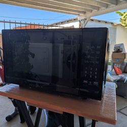 Small Microwave (Insignia)