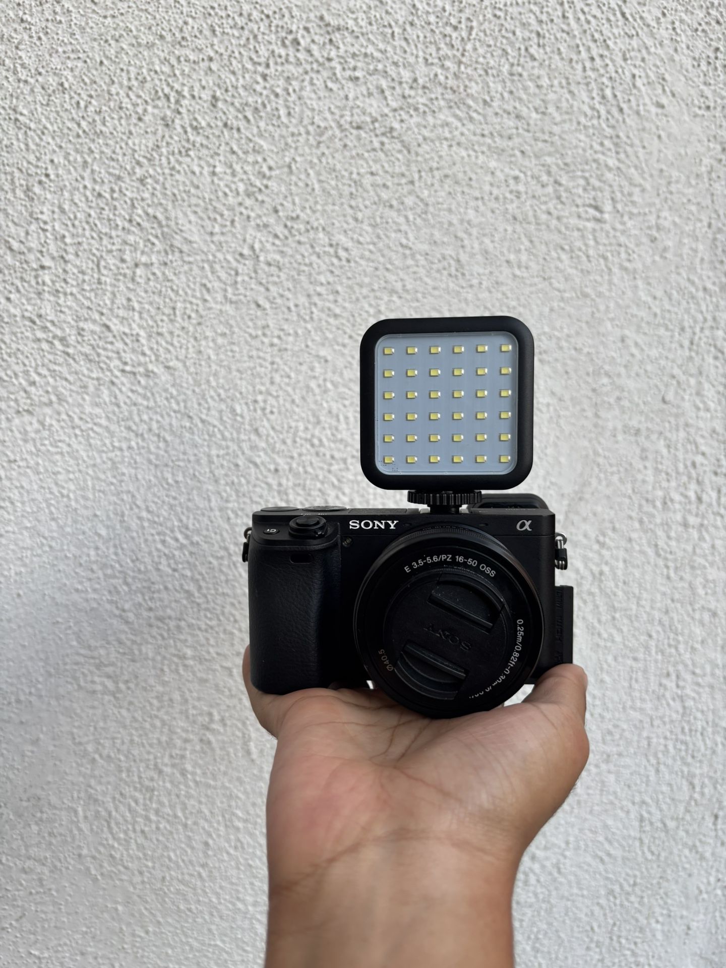 Sony a6400 Mirrorless Camera with 16-50mm Lens 