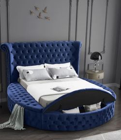Queen Size Tufted Storage Bed