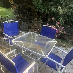 New outdoor Dining Set - 4 chairs and glass table