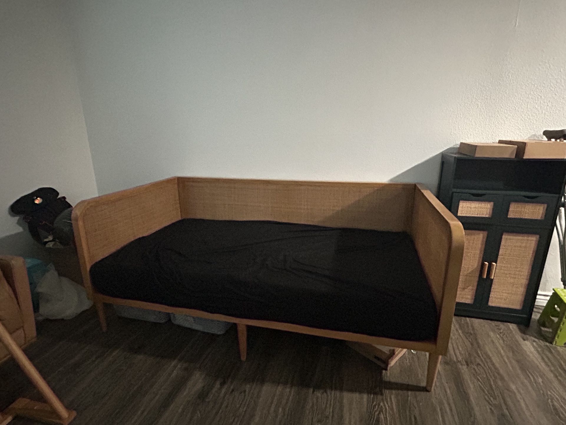 Rattan Twin Day Bed w/mattress