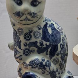 VTG Blue & Off White Florial Designed Oriental Sitting Cat.