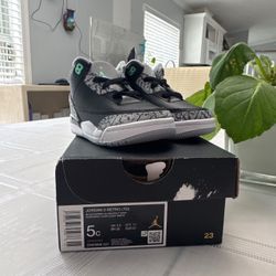 Jordan 3 Retro Toddler Sneakers | Size 5C