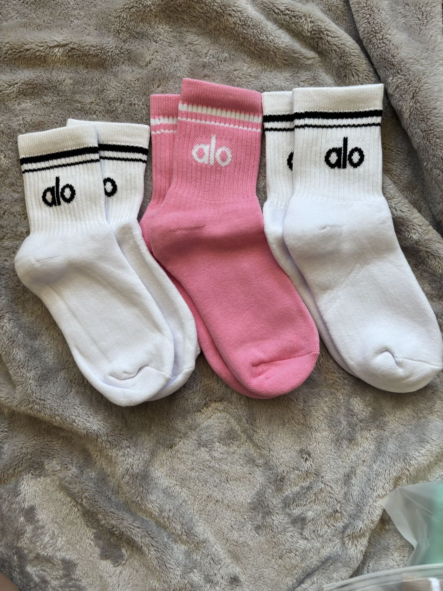 3 Pack Alo Yoga Unisex Throwback Socks Brand New