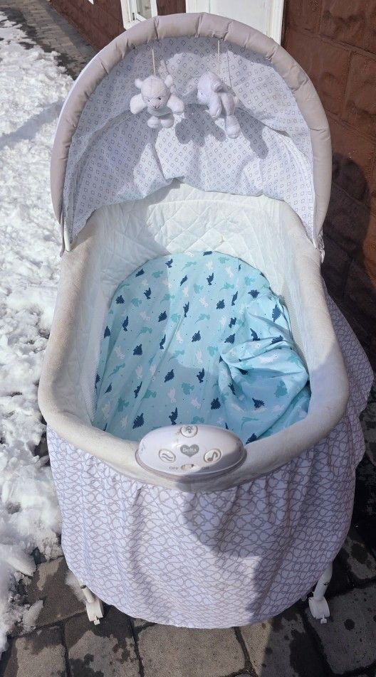 Delta Children Bassinet