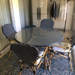 Hi End 48 In Round Table And 4 Chairs