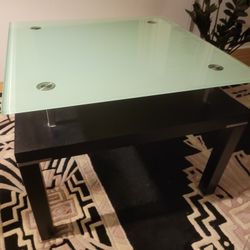 MODERN SQUARE END/OCCASIONAL TABLE