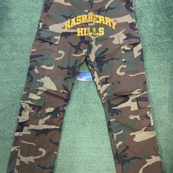 GV Raspberry Hills Camo cargo pants