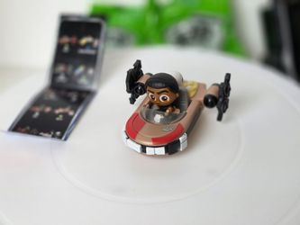 Finn Figure & Vehicle Disney Doorables Star Wars Galactic Cruisers Series 2