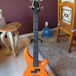 Mitchell MB100 Short-Scale Bass