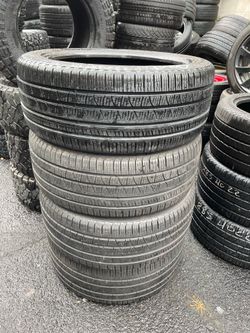 285/45R22 Pirelli 285/45/22 set of 4 matching used tires in great condition 400$ for 4 tires plus tax. Mount available but not included. Wheel alignme