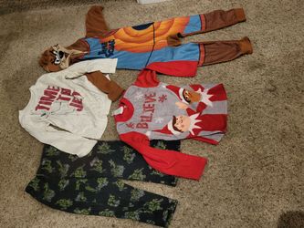 Boys XS and 5/6. lot of 4 items. LOT N04.