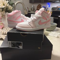 Girls Pink Jordan’s Size 2
