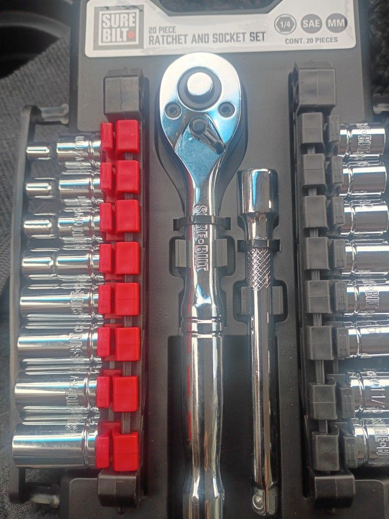 20 Piece Ratchet And Socket Set
