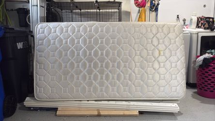 Free single spring mattress