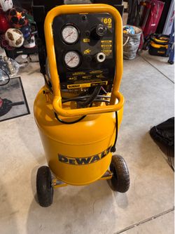 Dewalt 26 Gal. 175 PSI Compressor