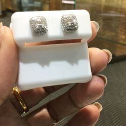 Sterling Silver Mossenite Diamond Earrings With Screw Back Vvs Mossenite Diamond .💎💎💎