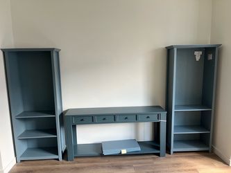 Entertainment set & book shelf plus TV