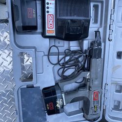SENCO DS275-18V DURASPIN CORDLESS SCREWGUN WITH 2 BATTERIES CHARGER & CASE $150