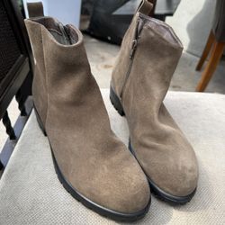 Ecco Woman’s Boots Size 9 