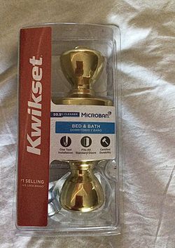 Kwikset Bed & Bath Privacy Doorknob Lock Set