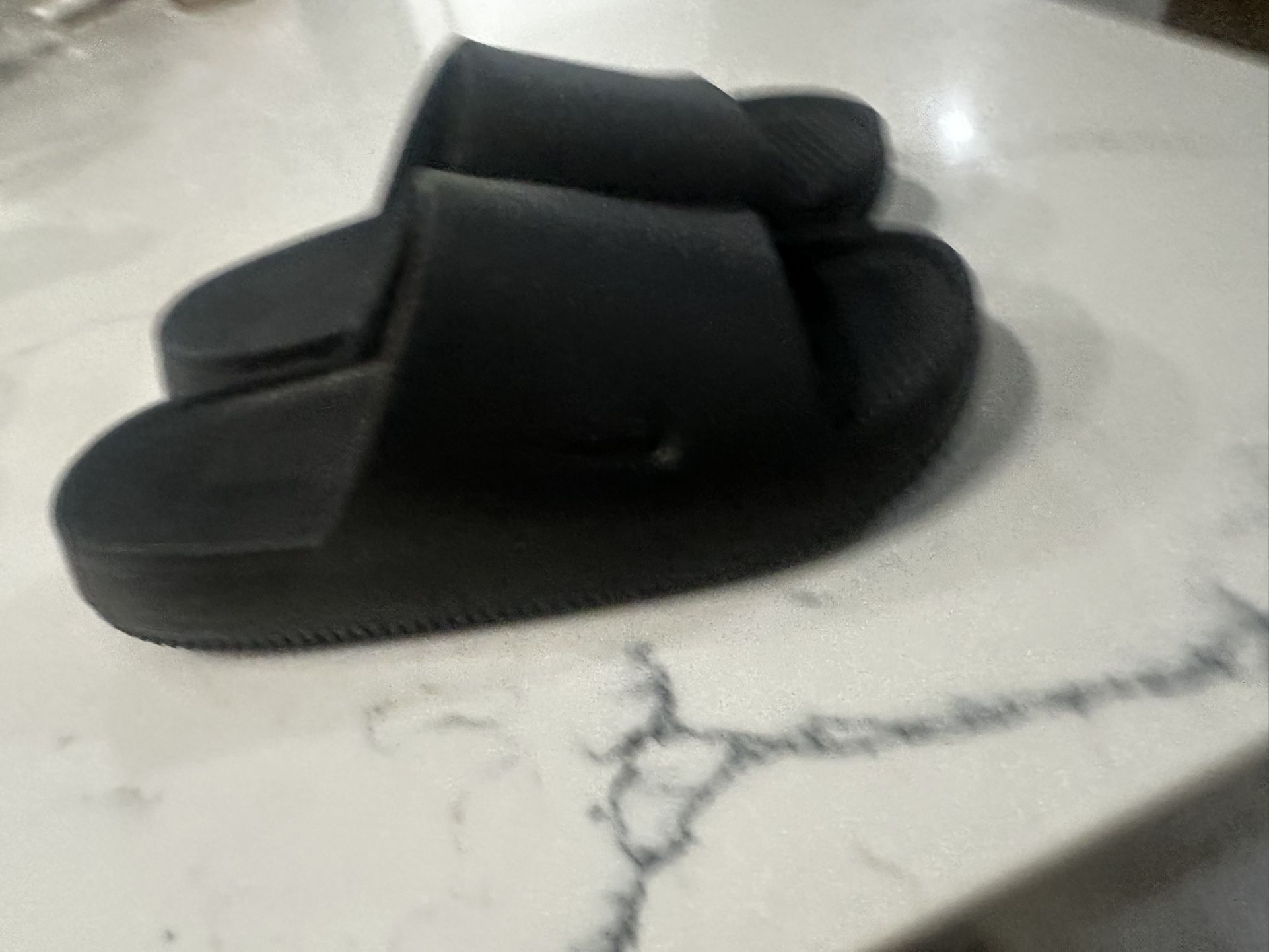 Nike slides Size 8 L. 