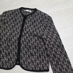 Chaqueta De Salir Con Zipper  EXCELENTE  Condition Size M  