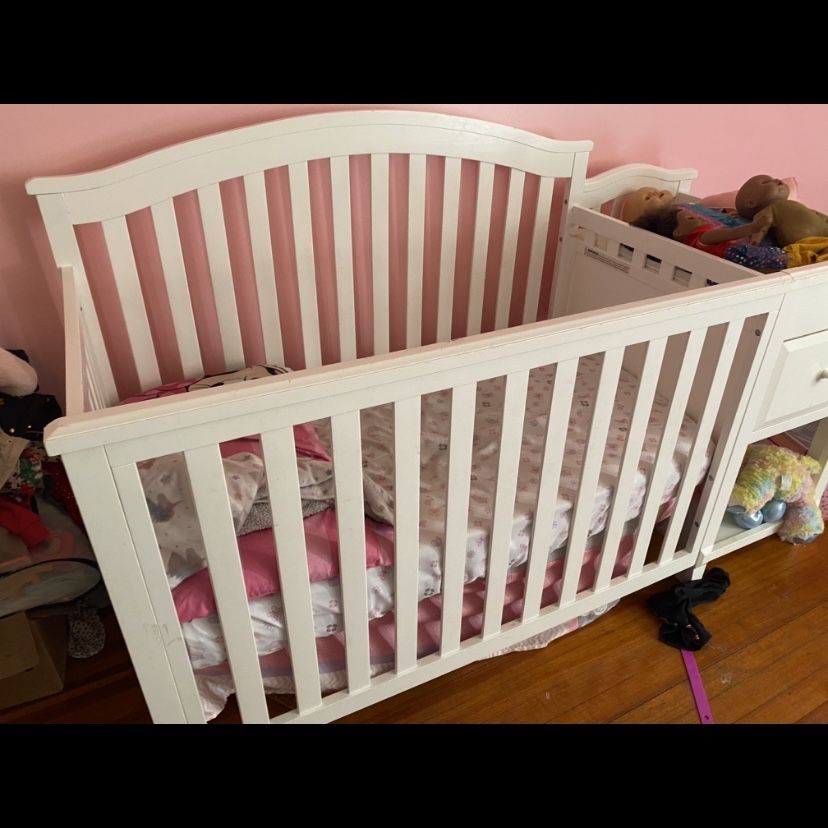 Crib/changing Table & Mattress 