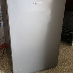 New Hisense 3.2 Cu.ft. Compact refrigerator 