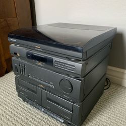 Magnavox FP9410 Turntable, Dual Cassette Player, Tuner (AM/FM) Combo