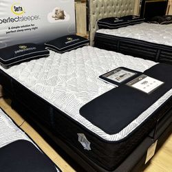 OM• $38 Initial • Brand New// Blue Lagoon Nights Bed