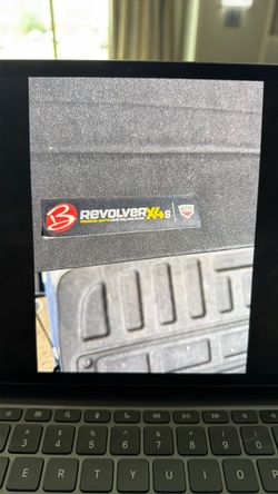 REALTRUCK Bak Revolver X4S Tonneau Cover
