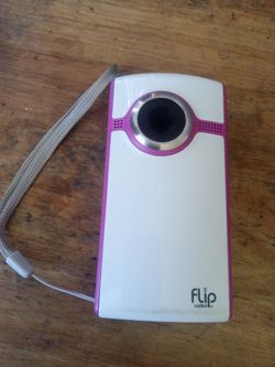 FLIP ULTRA CAMCORDER WITH TWO HOURS OF RECORDING
