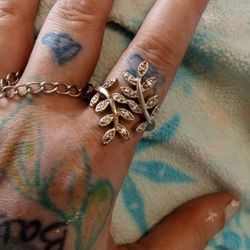 Sz9 Rhinestone Studded Silvertone Branch Ring