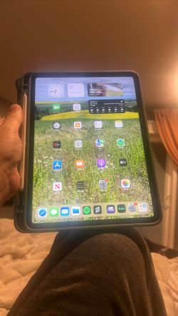 iPad Pro 2nd generation 11 Inch 128gb W/ Pencil