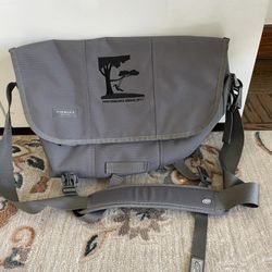 Timbuk2 classic gray messenger crossbody size M