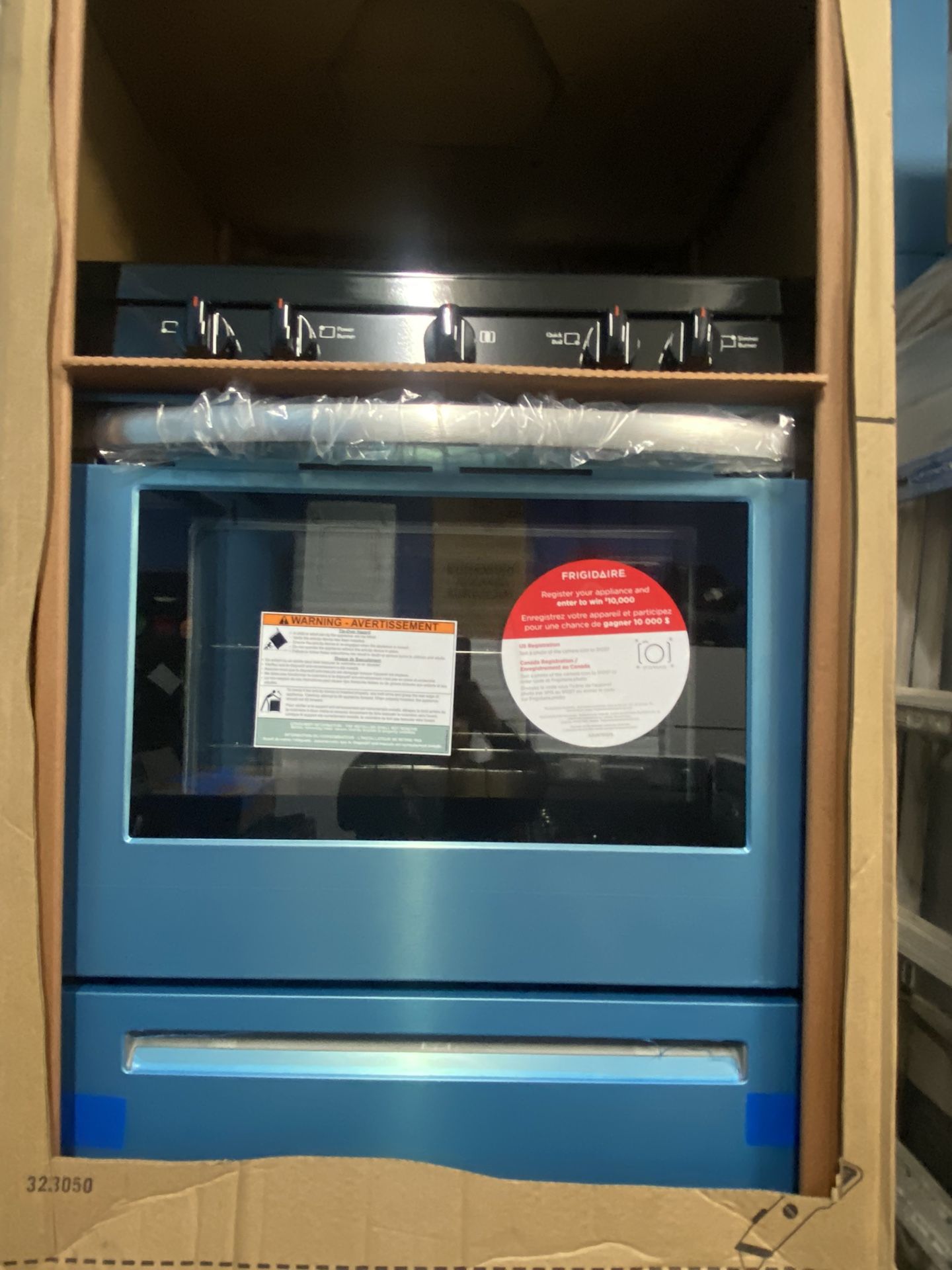 NEW NEW STOVE 5 BURNER SSTEEL FRIGIDAIRE GAS