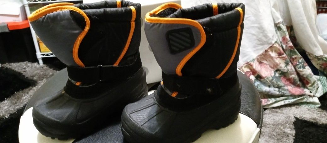 Snow Boots 7c
