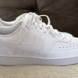 Size 9 Men Nikes